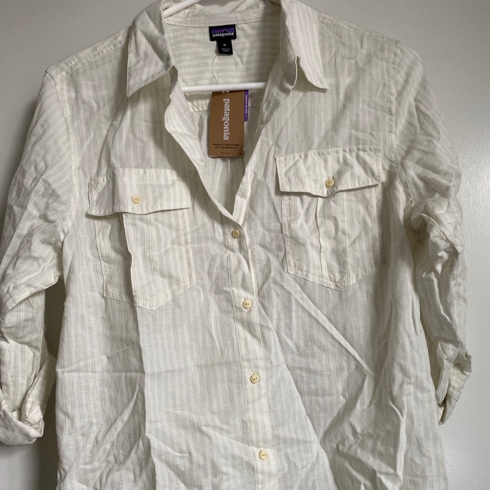 Patagonia lightweight a/c button down shirt womens